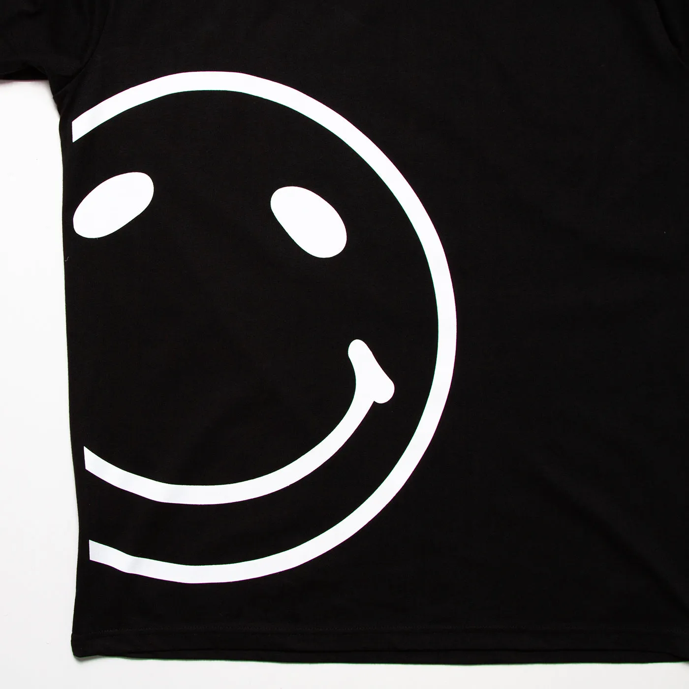 Side Smiley Back - Tshirt - Black