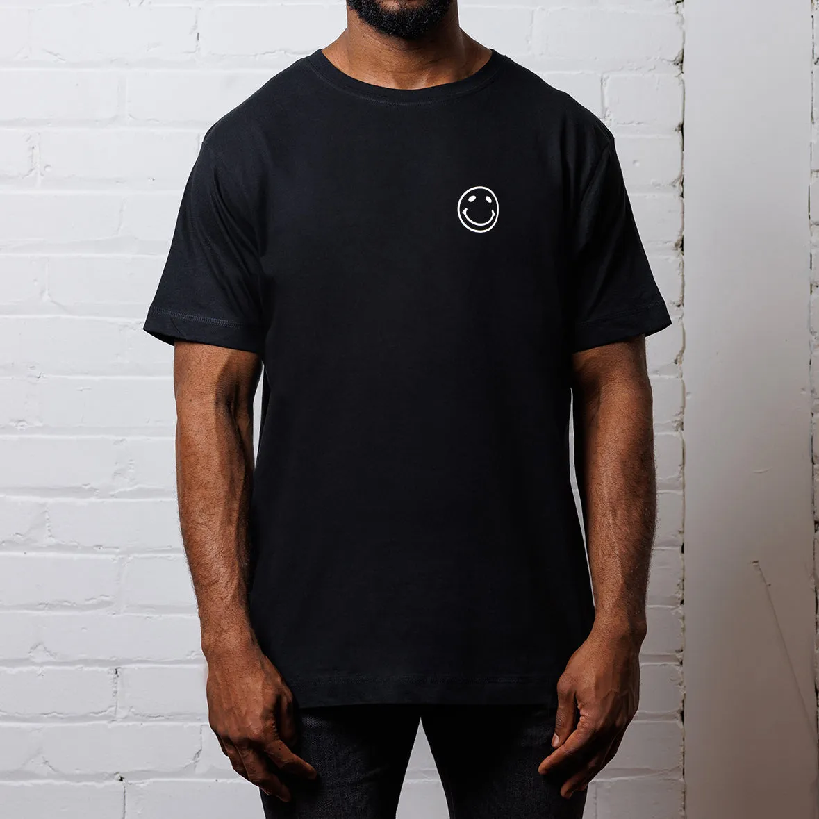 Side Smiley Back - Tshirt - Black